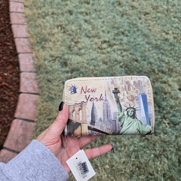 Cream TravelWristlet - Picture 3 of 10